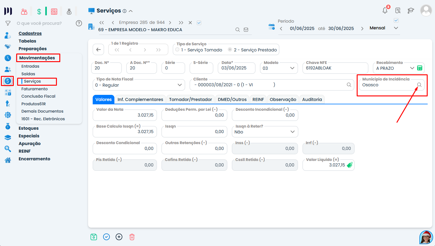 Tela de serviços no Sistema Contábil Makro mostrando Nota Fiscal com campo Município de Incidência preenchido na Configuração do ISS.