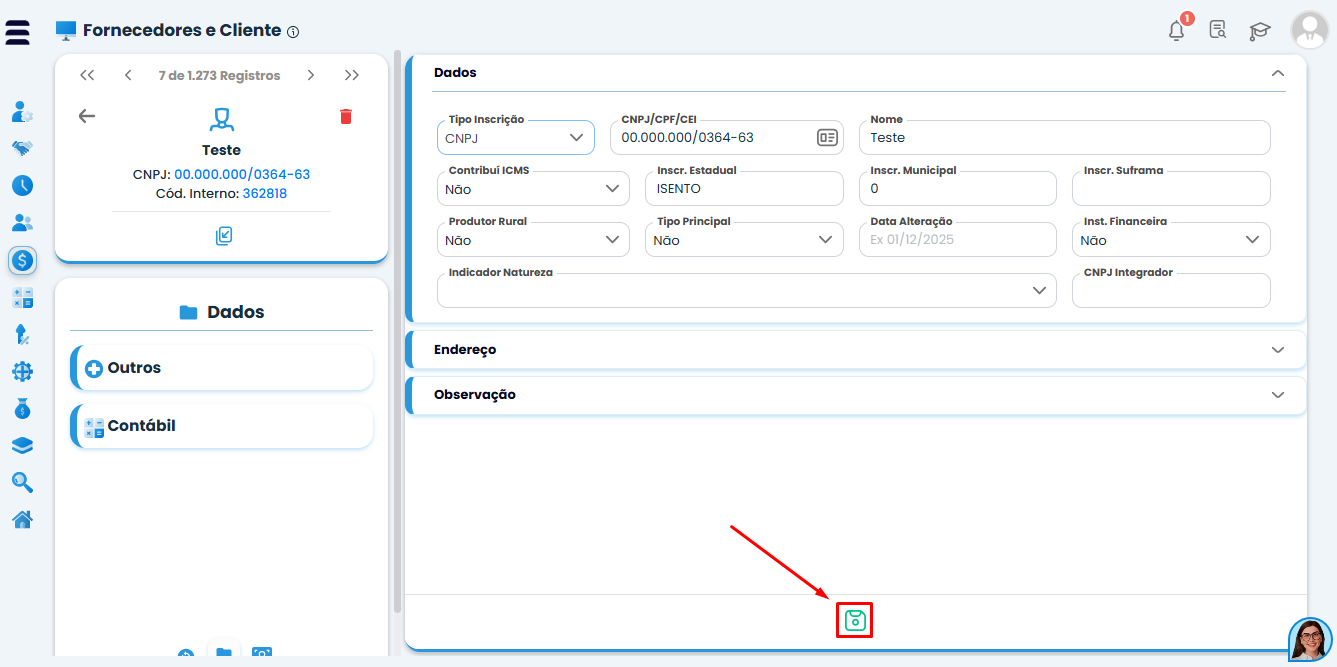 Tela do Sistema Contábil Makro em Cadastro de Fornecedores e Clientes com botão Salvar destacado para finalizar unificação.